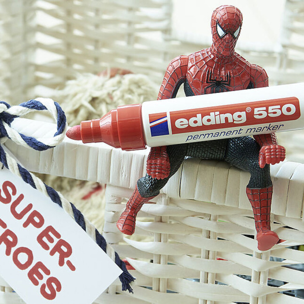 SPIDERMAN WITH EDDING 550 RED